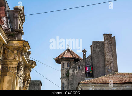 Gebäude-Architektur im Bereich Halbinsel Street Aristide Karatzali in Constanta, die älteste Stadt in Rumänien. Stockfoto