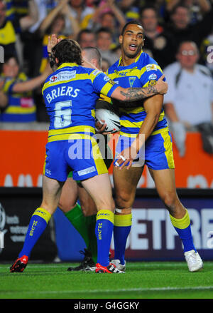 Rugby League - Engage Super League - Hull FC gegen Warrington Wolves - KC Stadium. Ryan Atkins von Warrington Wolves feiert seinen Versuch während des Engage Super League-Spiels im KC Stadium, Hull. Stockfoto