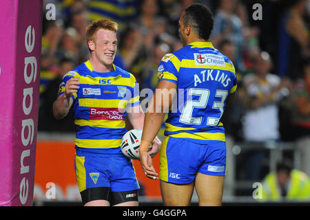 Rugby League - Engage Super League - Hull FC gegen Warrington Wolves - KC Stadium. Chris Riley von Warrington Wolves feiert seinen zweiten Versuch während des Engage Super League-Spiels im KC Stadium, Hull. Stockfoto