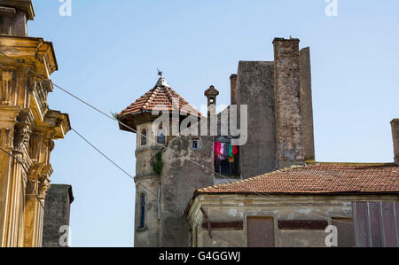 Gebäude-Architektur im Bereich Halbinsel Street Aristide Karatzali in Constanta, die älteste Stadt in Rumänien. Stockfoto