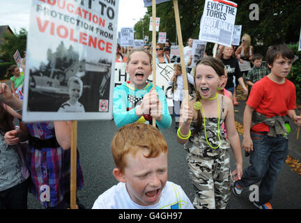 Reisende von der Dale Farm in Essex nehmen an einem marsch und einer Demonstration in Wickford gegen ihre Zwangsräumung von ihrem Standort durch den Basildon-Rat Teil. Stockfoto