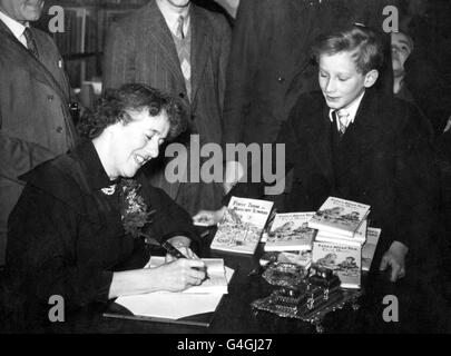 Literatur - Enid Blyton Kinder Talk - Hatchards Buchhandlung, London Stockfoto