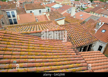 Blick vom Dach der Kathedrale Sainte Eulalie et Sainte Julie in Elne, Frankreich Stockfoto