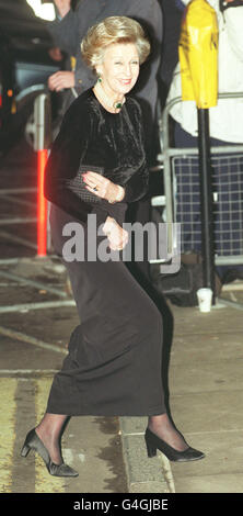 Prinzessin Alexandra, die heute Abend (Donnerstag) zu einer Feier zum 50. Geburtstag des Prinzen von Wales in einem Herrenhaus der Familie von Diana Princess of Wales im Zentrum von St. James in London eintrifft. Foto von Neil Munns/PA. Stockfoto