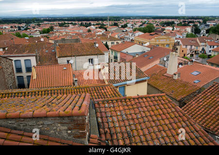 Blick vom Dach der Kathedrale Sainte Eulalie et Sainte Julie in Elne, Frankreich Stockfoto