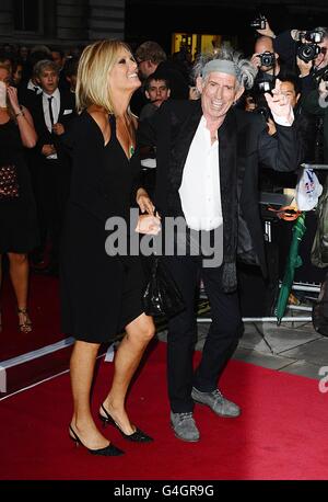 Keith Richards und Frau Patti Hansen kommen für die GQ Men of the Year Awards 2011 im Royal Opera House, Covent Garden, London. Stockfoto