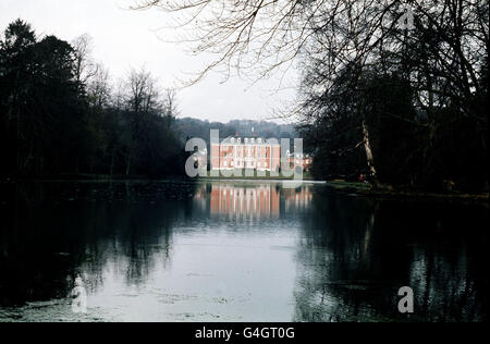 PA NEWS PHOTO 15/4/75 EIN BIBLIOTHEKSFOTO DES LABYRINTHS, AUF DEM GELÄNDE DES CHEVENING HOUSE AUF DEN NORTH DOWNS, IN DER NÄHE VON SEVENOAKS, KENT. DAS IST DIE HEIMAT DES PRINZEN VON WALES Stockfoto