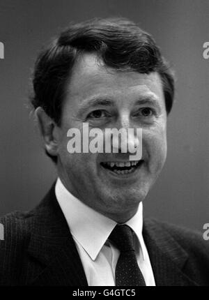 PA NACHRICHT 10.04.89 A BIBLIOTHEK FOTO VON IAN WRIGGLESWORTH, PRÄSIDENT DER SOZIALEN UND LIBERALEN DEMOKRATEN SEIT 1988 Stockfoto