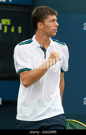 Der britische Oliver Golding reagiert während des 14. Tages der US Open in Flushing Meadows, New York, USA, gegen den tschechischen Jiri Vesely. Stockfoto