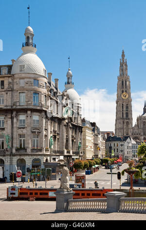 Hansahuis Gebäude, Suikerrui Straße und der Liebfrauenkathedrale in Antwerpen, Flandern, Belgien Stockfoto