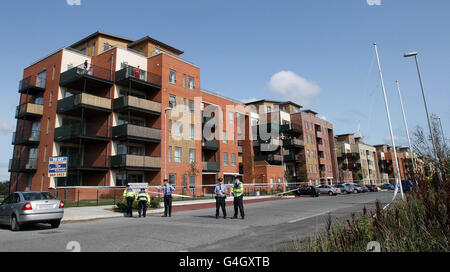 Gardai am heutigen Nachmittag bei einem tödlichen Schießerei im Clongriffin-Gebiet von Dublin. Stockfoto