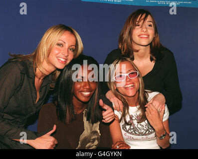 Die Popgruppe All Saints, von links nach rechts; Natalie Appleton, Shaznay Lewis, Nicole Appleton und Melie Blatt traten zum ersten Mal seit Monaten bei einer Pressekonferenz in London zusammen, um die gespaltenen Gerüchte zu beenden und ihre Sommertour um fünf Termine zu ergänzen. Stockfoto