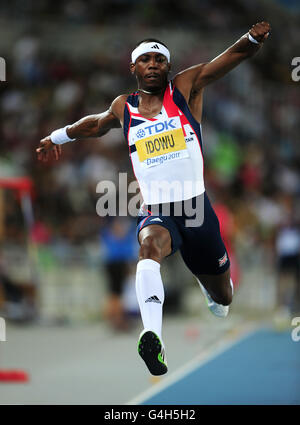 Der britische Phillips Idowu auf dem Weg nach Silber im Dreisprung-Finale der Männer am 9. Tag der IAAF Leichtathletik-Weltmeisterschaften im Daegu-Stadion in Daegu, Südkorea. Stockfoto