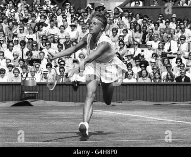 Tennis - Wimbledon - Frauen Single Semi-Final-Ann Jones V Margaret Court Stockfoto