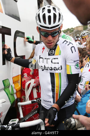 Radfahren - Tour of Britain 2011 - Etappe 1. Mark Cavendish macht sich bereit für den Start der ersten Etappe der Tour of Britain zwischen Peebles und Dumfries. Stockfoto