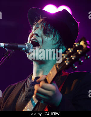 Peter Doherty tritt auf der Bühne der Festival Republic beim Reading Festival in der Richfield Avenue in Reading auf. Stockfoto