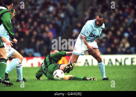 Fußball - FA Carling Premiership - Manchester City gegen Coventry City - Maine Road Stockfoto