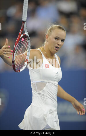 Danemarks Caroline Wozniacki im Kampf gegen die russische Svetlana Kuznetsova am achten Tag der US Open in Flushing Meadows, New York, USA. Stockfoto