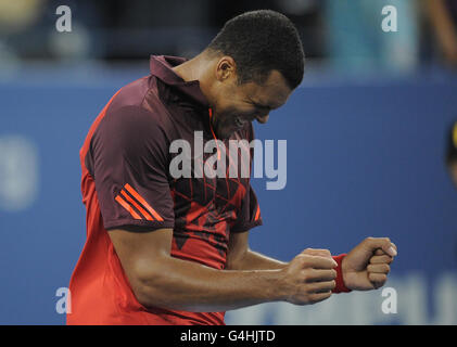 Der französische Jo-Wilfried Tsonga feiert am 8. Tag der US Open in Flushing Meadows, New York, USA, gegen den amerikanischen Mardy Fish. Stockfoto