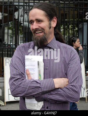 Der unabhängige TD Luke Flannigan vor dem Leinster House, Dublin, als TD nach der Sommerpause heute wieder im Dail ist. Stockfoto