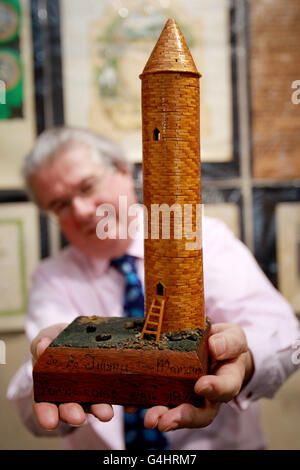 McGuinness-Modell zum Verkauf Stockfoto