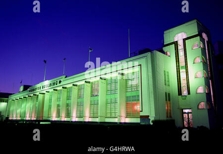 Das Hoover-Gebäude, entworfen von Wallis, Gilbert und Partners, gehört heute der Supermarktkette Tesco. Stockfoto