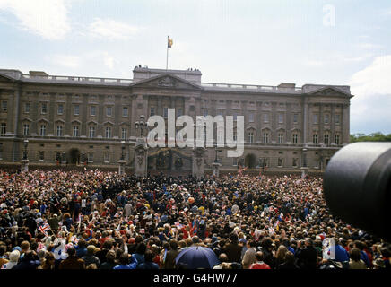 Royalty - Königin Elizabeth II Silver Jubilee - Tour durch Großbritannien Stockfoto
