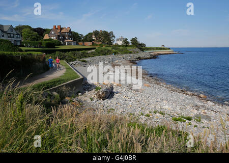 Ansicht der Newport Cliff Walk öffentlicher Gehweg in der Nähe von Newport, Rhode Island. Stockfoto