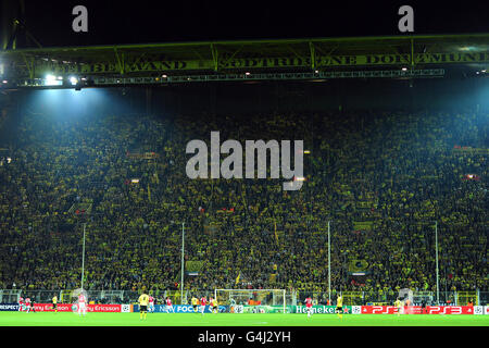 Fußball - UEFA Champions League - Gruppe F - Borussia Dortmund / Arsenal - Signal Iduna Park. Borussia Dortmund und Arsenal in Aktion Stockfoto