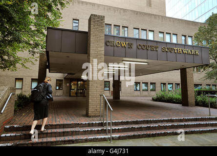 Eine allgemeine Ansicht des Vordereingangs zum Southwark Crown Court in der Battlebridge Lane in Southwark, Süd-London. Stockfoto