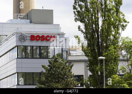 Bosch-Logo auf dem Gebäude der neuen tschechischen zentrale am 18. Juni 2016 in Prag, Tschechien. Stockfoto