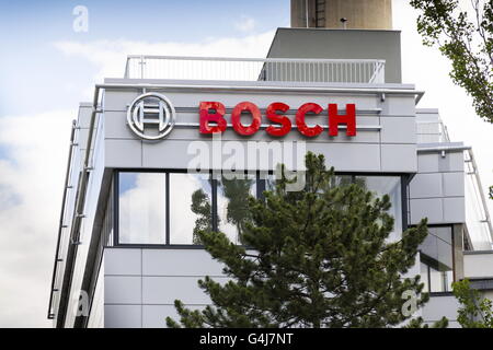 Bosch-Logo auf dem Gebäude der neuen tschechischen zentrale am 18. Juni 2016 in Prag, Tschechien. Stockfoto