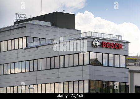 Bosch-Logo auf dem Gebäude der neuen tschechischen zentrale am 18. Juni 2016 in Prag, Tschechien. Stockfoto