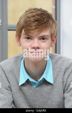 Thomas Sangster, der die Stimme von Ferb in Disney's Phineas und Ferb spielt, im Soho Hotel in London. Stockfoto