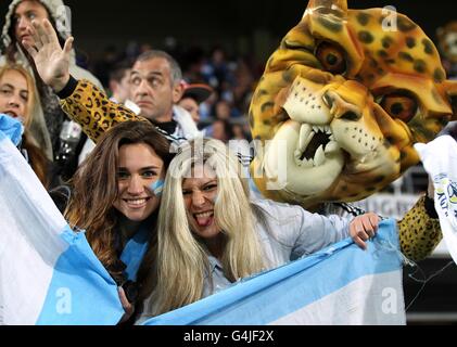 Rugby Union - IRB Rugby World Cup 2011 - Pool B - Argentinien - Schottland - Wellington Regional Stadium. Argentinische Fans zeigen auf den Tribünen Unterstützung für ihr Team Stockfoto