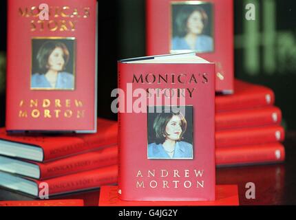 Monica Lewinskys Buch „Monica's Story“ von Andrew Morton, das im Londoner Kaufhaus Harrods ausgestellt wurde, wo Frau Lewinsky Kopien unterschrieb. Stockfoto