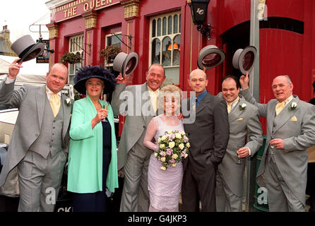 EastEnders Hochzeit/Queen Vic 3 Stockfoto