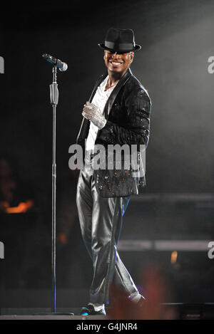 Michael Forever Tribute Concert - Cardiff. Ne-Yo tritt beim Michael Forever Tribute Concert im Millennium Stadium, Cardiff, auf. Stockfoto