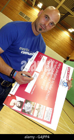 Everton Torwart Marcus Hahnemann hält eine Fragen und Antworten Session während des Everton in the Community und World Health Day an der Greenbank Sports Academy, Liverpool Stockfoto