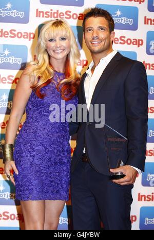 Danny Mac und Carley Stenson nehmen an den Inside Soap Awards 2011 bei Gilgamesh in Camden, Nord-London, Teil. Stockfoto