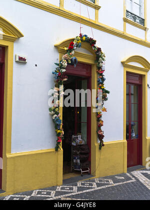 dh Ponta Delgada SAO MIGUEL ISLAND Azoren Dekoration rund um Tür der Dorfladen Stockfoto