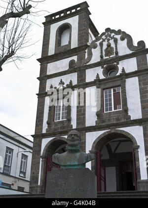 dh Ponta Delgada SAO MIGUEL ISLAND Azoren Luis de Camoes Statue Kirche Nossa Senhora da Graca Stockfoto