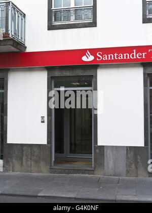 dh Ribeira Grande SAO MIGUEL ISLAND Azoren Portugiesisch Santander Bank Eingang Stockfoto