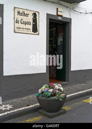 dh Ribeira Grande SAO MIGUEL ISLAND AZOREN Portugiesischer Weinladen vor der Tür Stockfoto