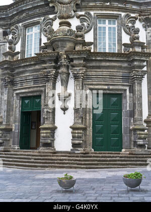 dh Ribeira Grande SAO MIGUEL ISLAND Azoren Kirche von Espirito Santo Heiligen Geistes Haustür außen Stockfoto