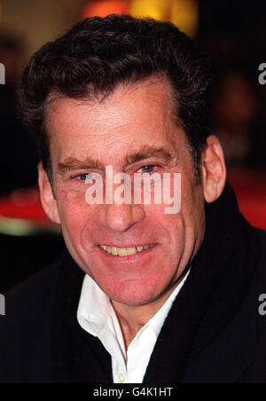 Paul Michael Glaser, der Starsky in der TV-Show Starsky im Virgin Megastore in der Oxford Street in London spielte, wo er zusammen mit Antonio Fargas (Huggy Bear) und David Soul (Hutch) Kopien von drei neuen Starsky- und Hutch-Videos signierte. Stockfoto