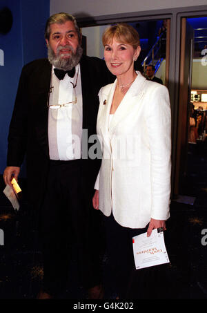 Die Schauspielerin Susan Hampshire im Londoner Odeon West End, wo sie an der britischen Premiere des Films „Gods and Monsters“ unter der Regie von Bill Condon teilnahm. Stockfoto