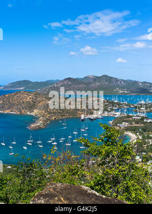 dh Shirley Heights ANTIGUA CARIBBEAN Lookout Blick auf Nelsons Dockyard Falmouth Harbour englischer Hafen malerische Insel niemand Stockfoto