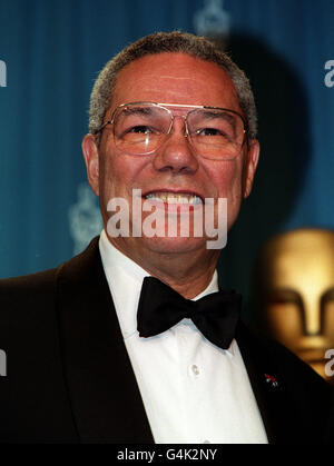 Der pensionierte General der Vereinigten Staaten, Colin Powell, bei den 71. Jährlichen Academy Awards in Los Angeles. * 13/05/2002: Colin Powell, der Pläne für eine internationale Friedenskonferenz zum Nahen Osten vorgeschlagen hat, um den wütenden israelisch-palästinensischen Konflikt zu stoppen. Die Pläne wurden von den Außenministern der Europäischen Union bei einem Treffen in Brüssel diskutiert. Stockfoto