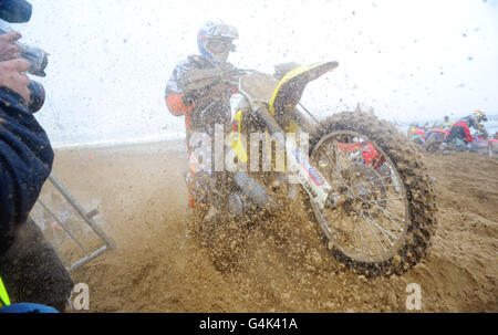 Fahrer treten beim Weston Super Mare RHL Beach Race in Somerset an. Stockfoto